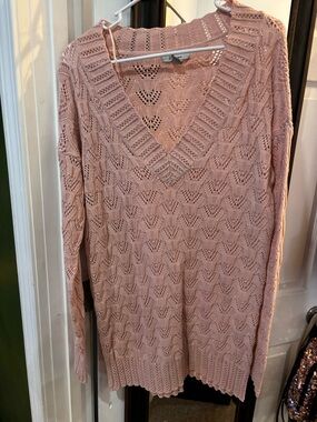 Sweater bundle 

Light Pink V-Neck Knit Sweater